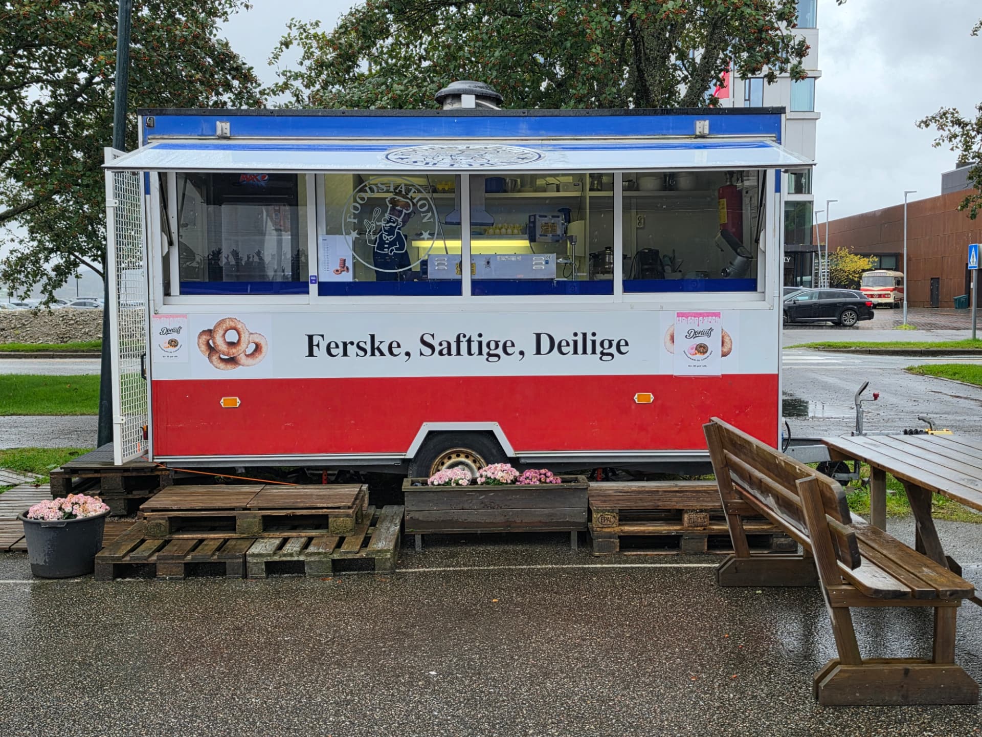 Smultringvogna vår i Namsos, der smultringene stekes og selges